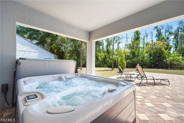 6268 Foxfire LN, Fort Myers, FL 33912