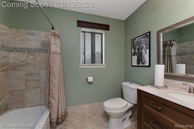 25039 N Woodvale Drive 25, Southfield, MI 48034