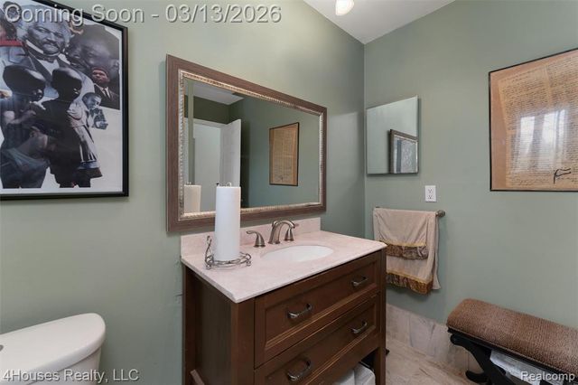 25039 N Woodvale Drive 25, Southfield, MI 48034