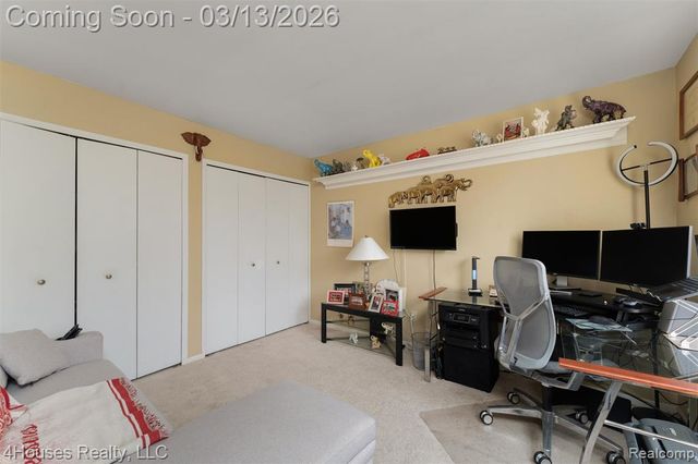 25039 N Woodvale Drive 25, Southfield, MI 48034