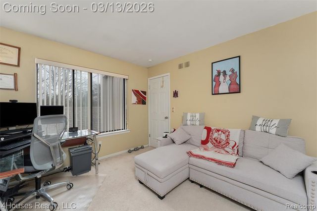 25039 N Woodvale Drive 25, Southfield, MI 48034