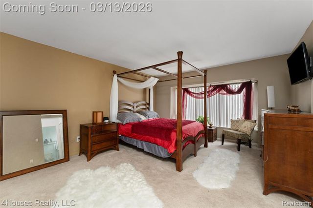 25039 N Woodvale Drive 25, Southfield, MI 48034