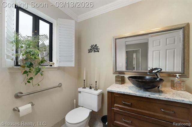 25039 N Woodvale Drive 25, Southfield, MI 48034