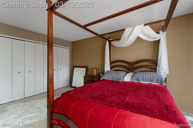 25039 N Woodvale Drive 25, Southfield, MI 48034