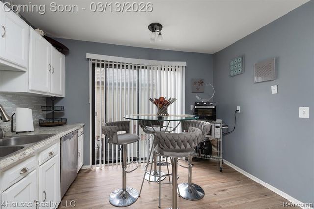 25039 N Woodvale Drive 25, Southfield, MI 48034