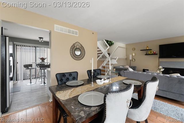 25039 N Woodvale Drive 25, Southfield, MI 48034