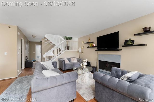 25039 N Woodvale Drive 25, Southfield, MI 48034