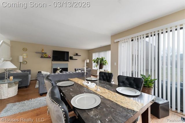 25039 N Woodvale Drive 25, Southfield, MI 48034