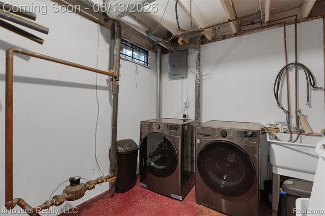 25039 N Woodvale Drive 25, Southfield, MI 48034