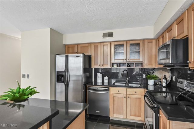 2222 Detroit Avenue 717, Cleveland, OH 44113