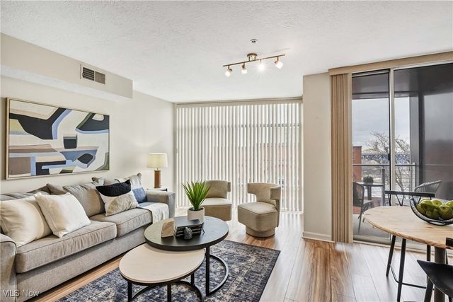 2222 Detroit Avenue 717, Cleveland, OH 44113