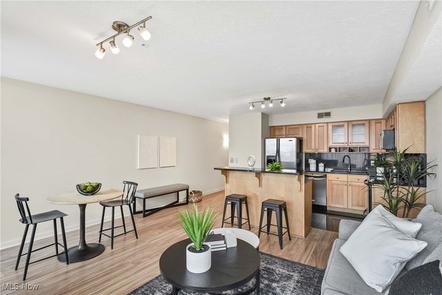 2222 Detroit Avenue 717, Cleveland, OH 44113