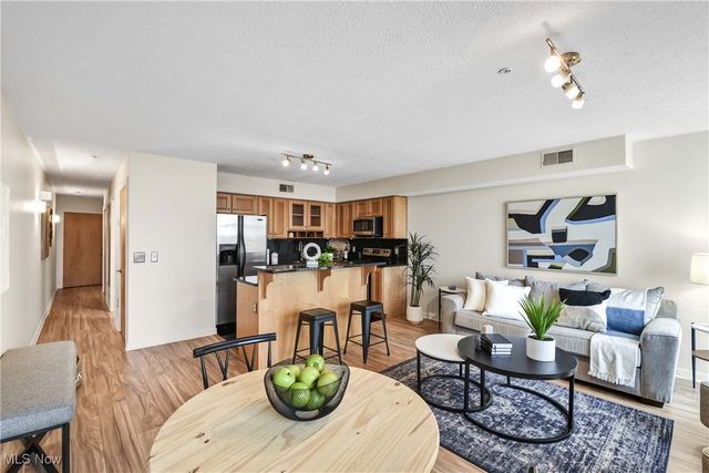 2222 Detroit Avenue 717, Cleveland, OH 44113