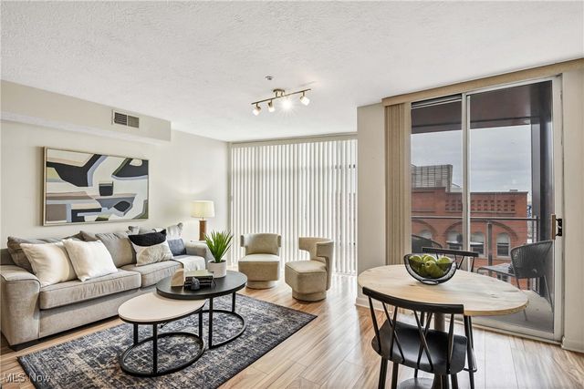 2222 Detroit Avenue 717, Cleveland, OH 44113