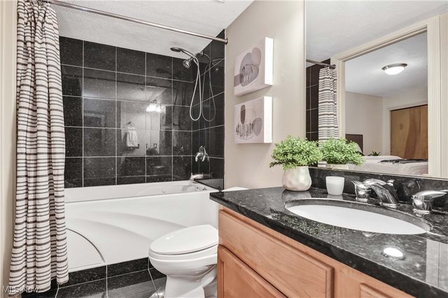 2222 Detroit Avenue 717, Cleveland, OH 44113