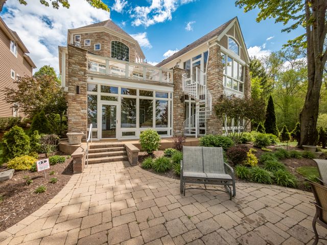 38856 N Cedar Crest Drive, Lake Villa, IL 60046