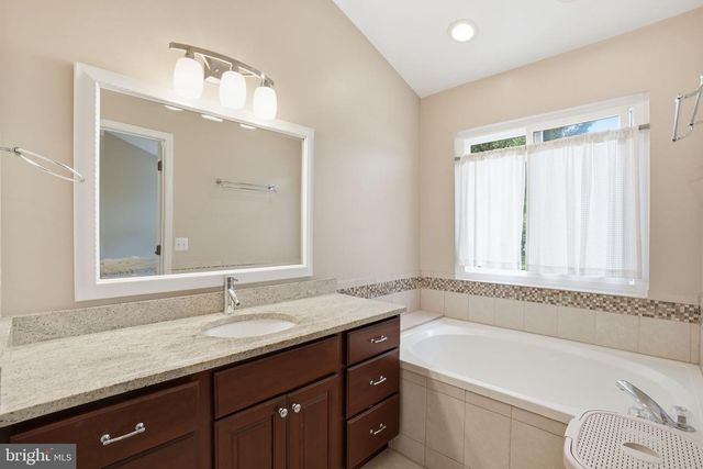 6601 LAVINUS LN, Alexandria, VA 22315