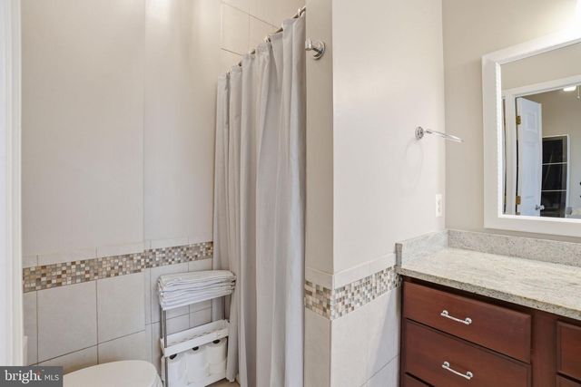 6601 LAVINUS LN, Alexandria, VA 22315