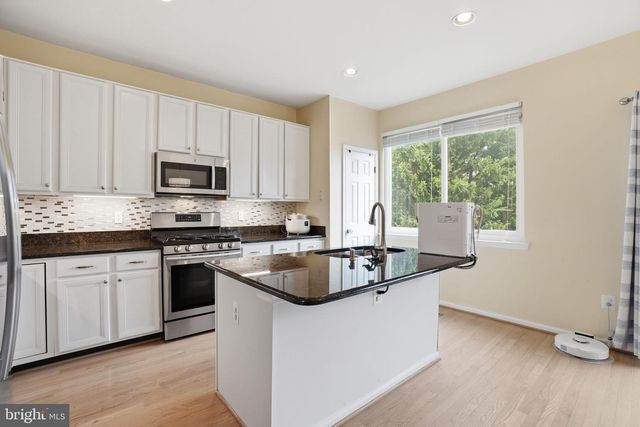 6601 LAVINUS LN, Alexandria, VA 22315