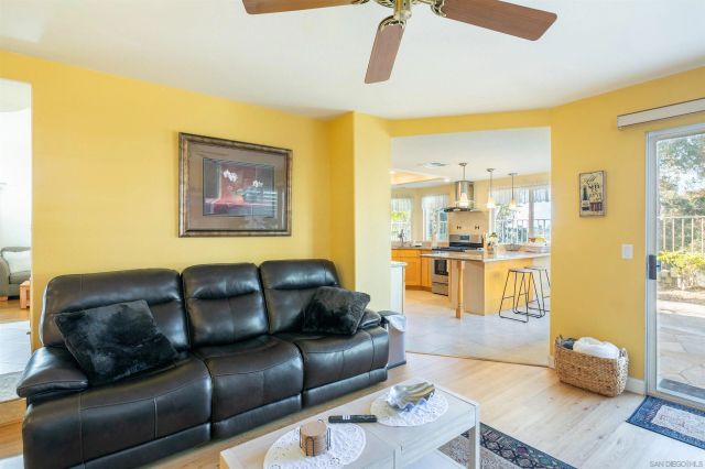 1819 Ithaca Dr, Vista, CA 92081