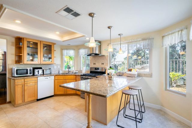 1819 Ithaca Dr, Vista, CA 92081