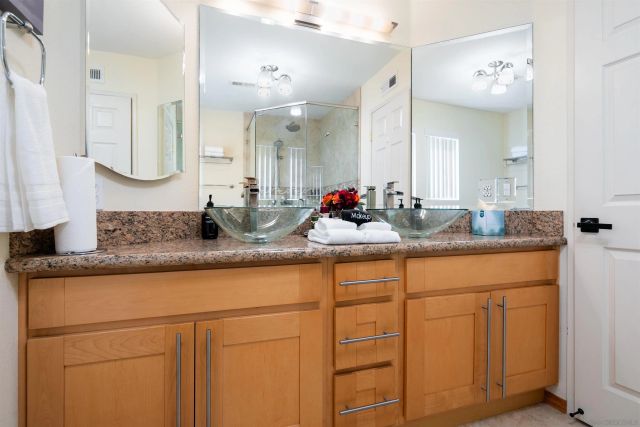 1819 Ithaca Dr, Vista, CA 92081