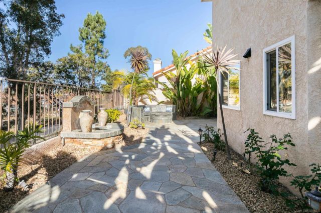 1819 Ithaca Dr, Vista, CA 92081