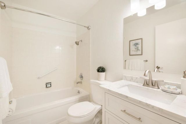 1070 Mercedes Avenue 12, Los Altos, CA 94022