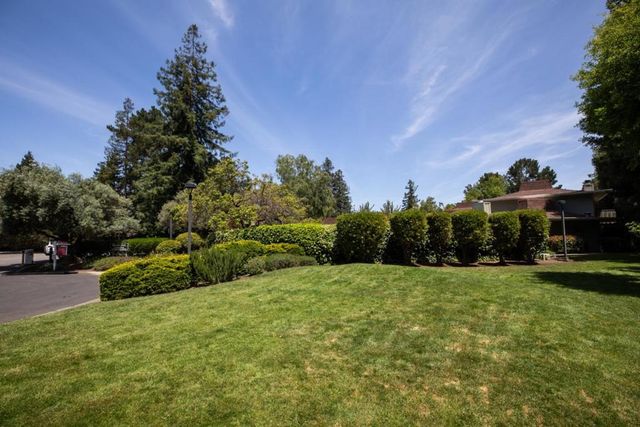 1070 Mercedes Avenue 12, Los Altos, CA 94022