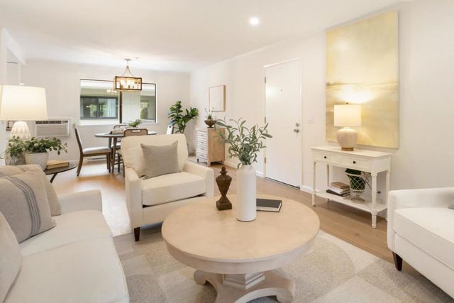 1070 Mercedes Avenue 12, Los Altos, CA 94022