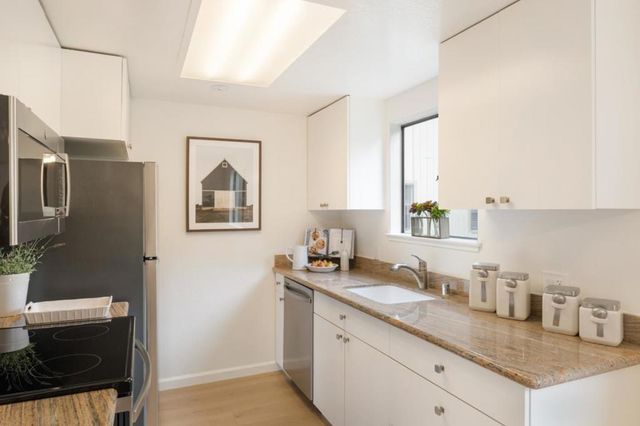 1070 Mercedes Avenue 12, Los Altos, CA 94022