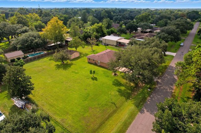 12615 Britt Road, Brookside Village, TX 77581