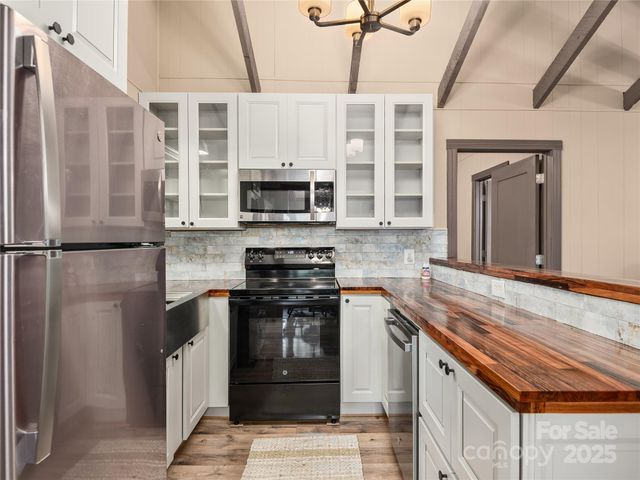 31 Poplar Lane, Maggie Valley, NC 28751