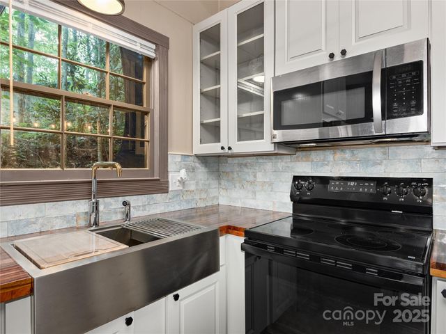 31 Poplar Lane, Maggie Valley, NC 28751