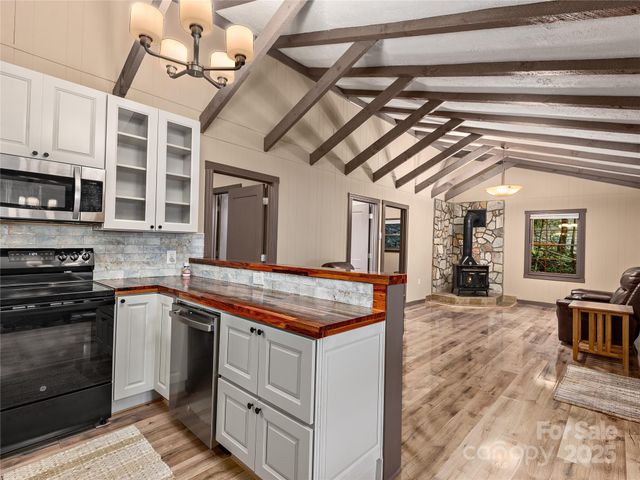 31 Poplar Lane, Maggie Valley, NC 28751