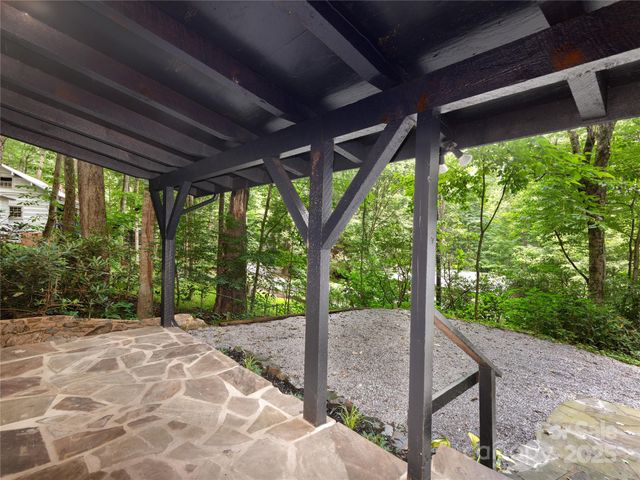 31 Poplar Lane, Maggie Valley, NC 28751