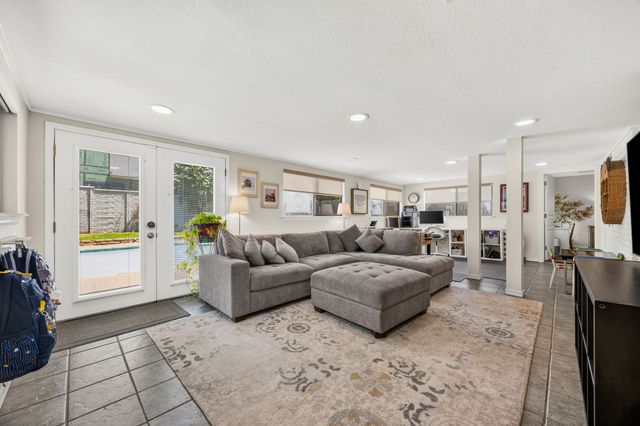 3040 Panhandle Drive, Grapevine, TX 76051