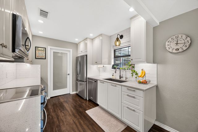 3040 Panhandle Drive, Grapevine, TX 76051