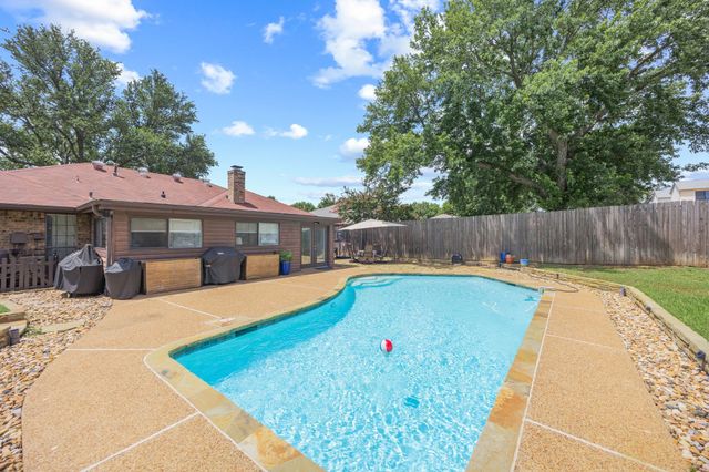 3040 Panhandle Drive, Grapevine, TX 76051