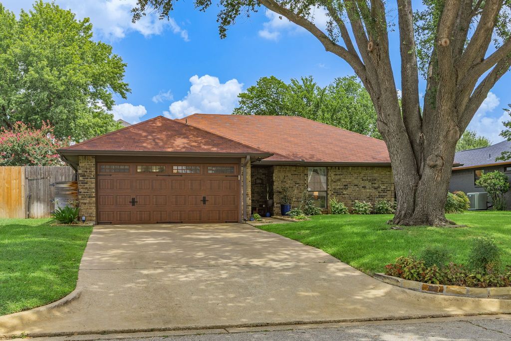 3040 Panhandle Drive, Grapevine, TX 76051