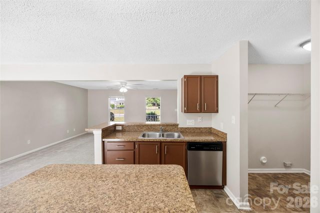 9713 Aviary Hill Way, Charlotte, NC 28214