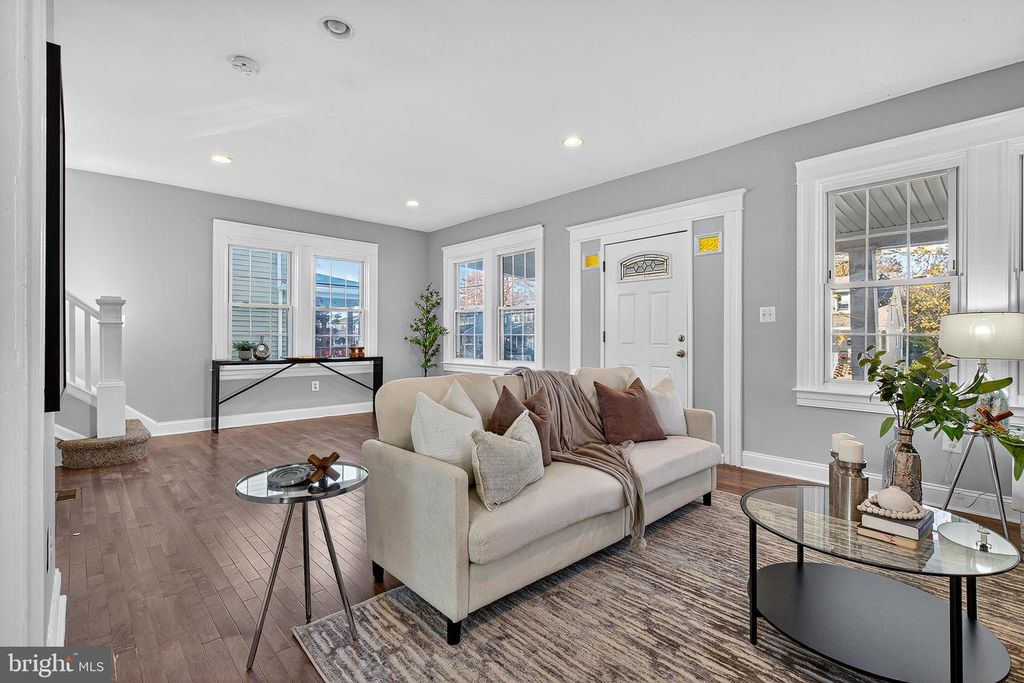 Image 9 of property listing at 2719 CYLBURN AVE, Baltimore, MD 21215