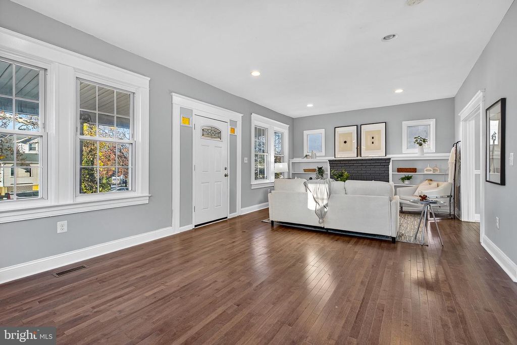 Image 10 of property listing at 2719 CYLBURN AVE, Baltimore, MD 21215