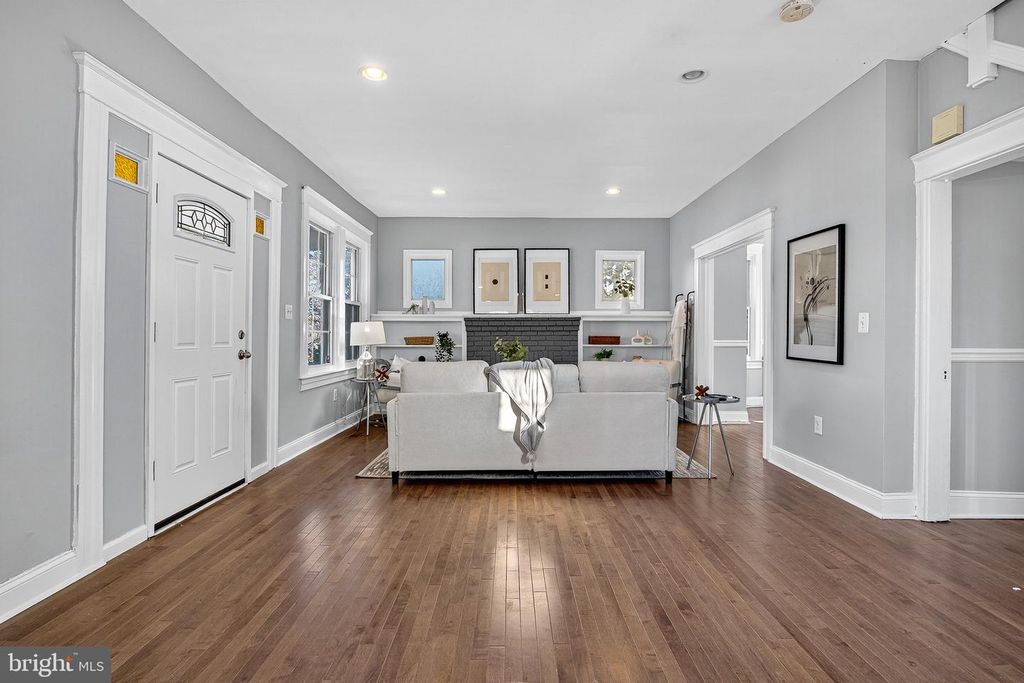 Image 12 of property listing at 2719 CYLBURN AVE, Baltimore, MD 21215