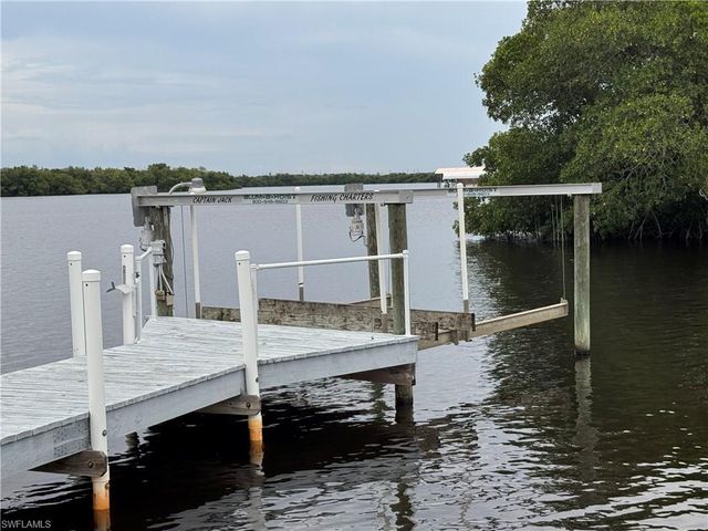 324 Shoreland DR, Fort Myers, FL 33905