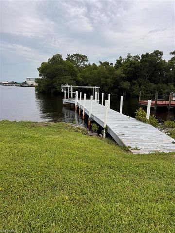324 Shoreland DR, Fort Myers, FL 33905
