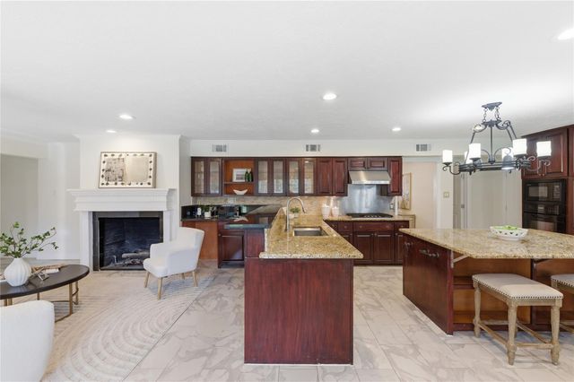211 Faust Lane, Houston, TX 77024