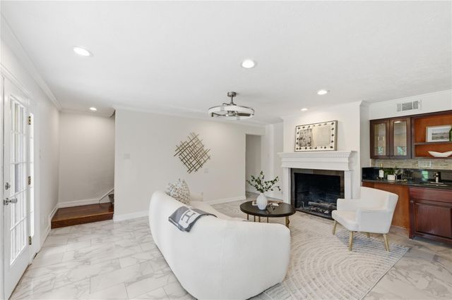 211 Faust Lane, Houston, TX 77024