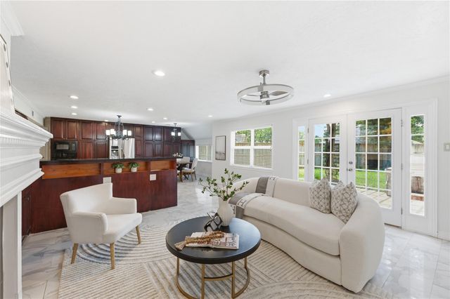 211 Faust Lane, Houston, TX 77024