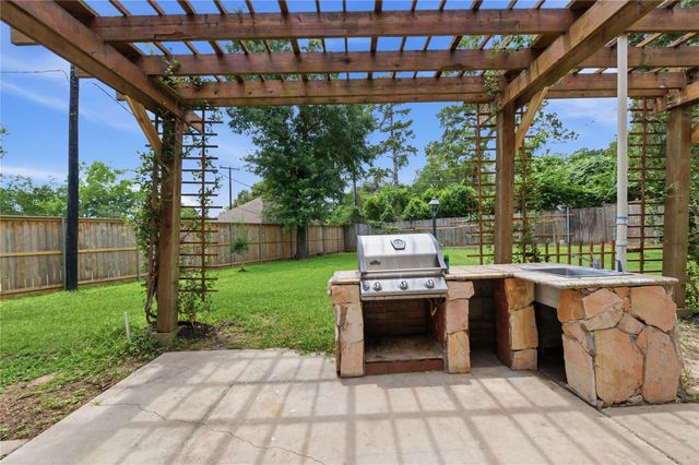 211 Faust Lane, Houston, TX 77024